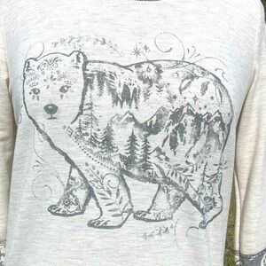 Beautiful Winter Bear Long Sleeve Top by Maurice’s. Size S